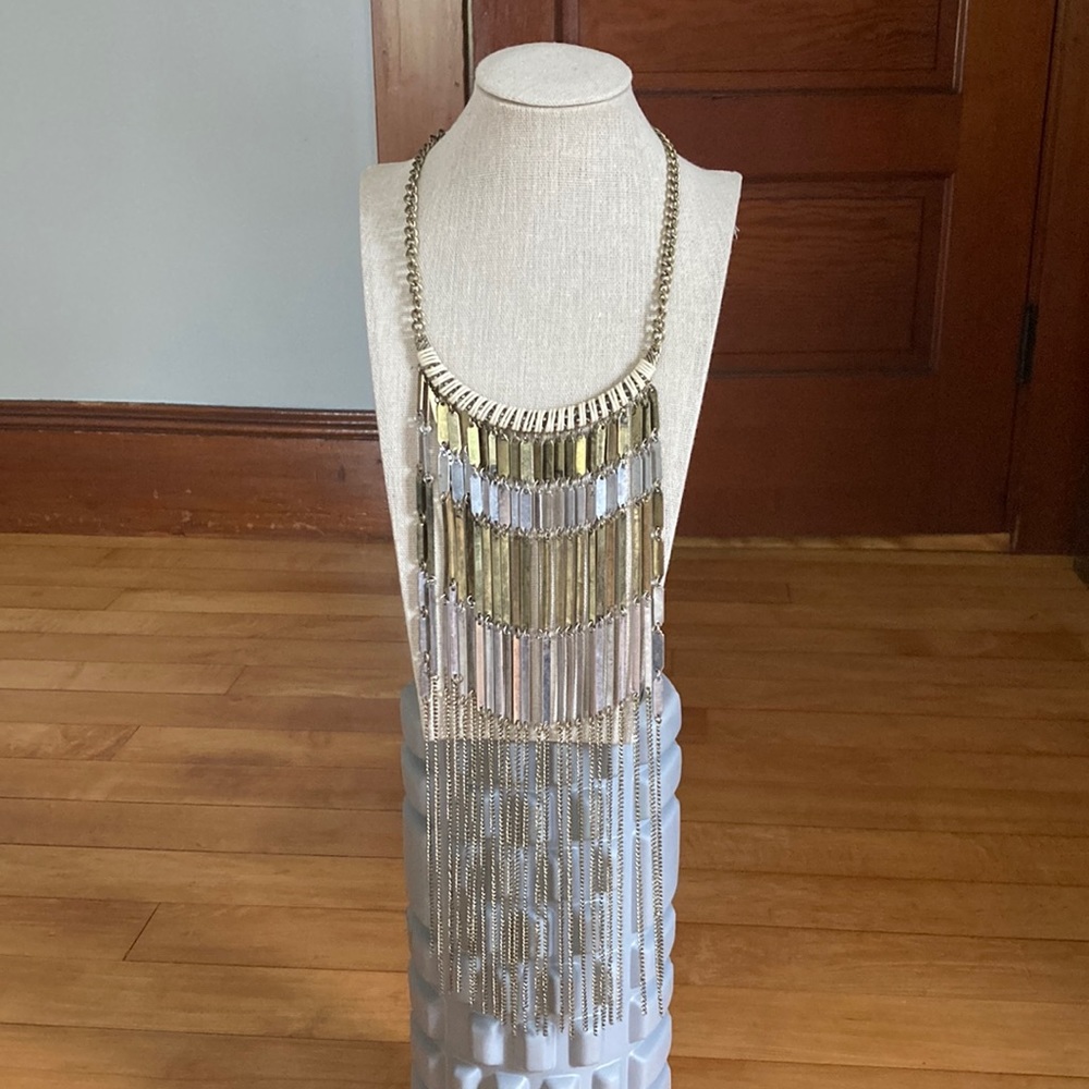 Metal cringe statement necklace